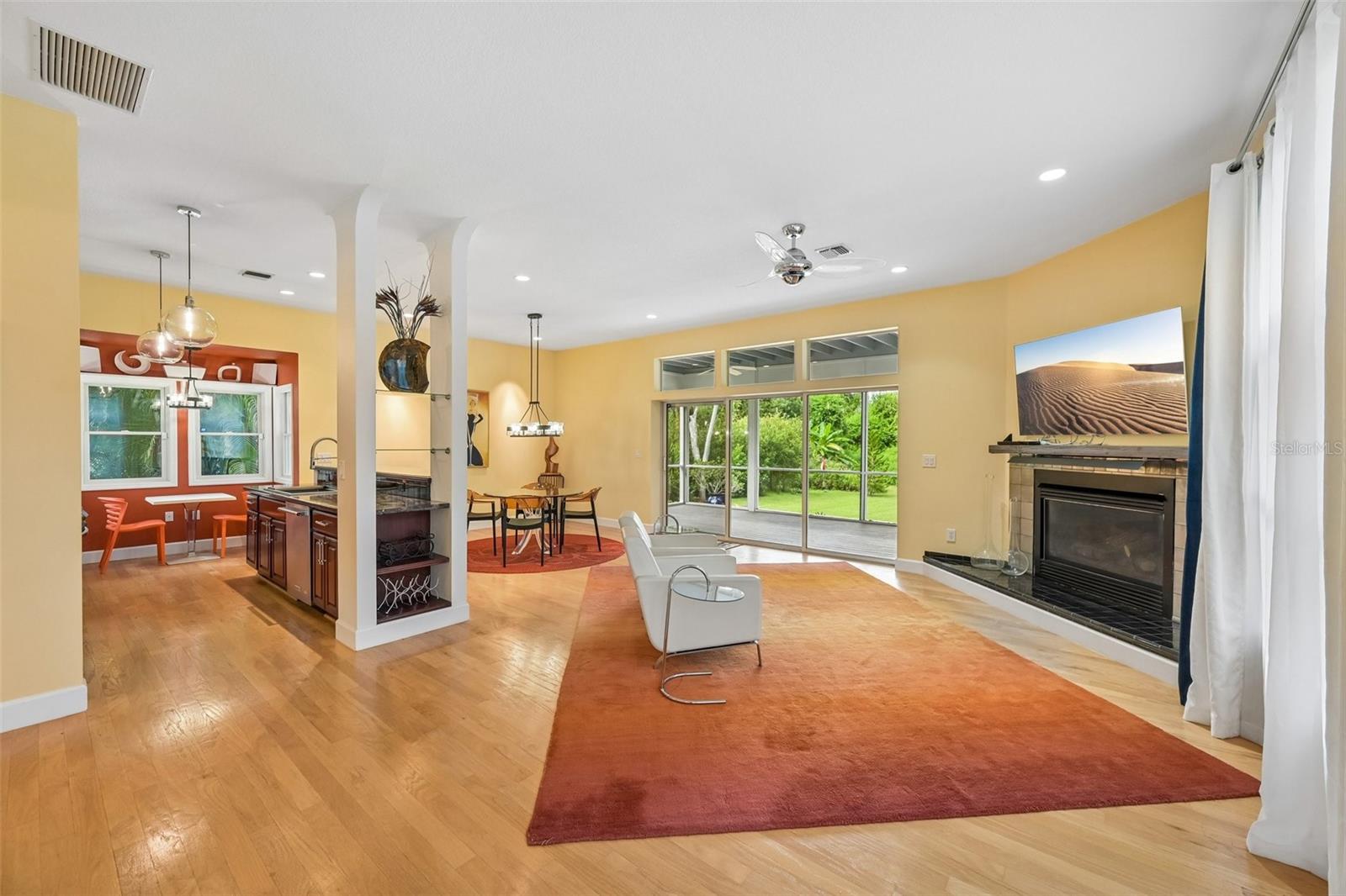 817 OAK VISTA DRIVE