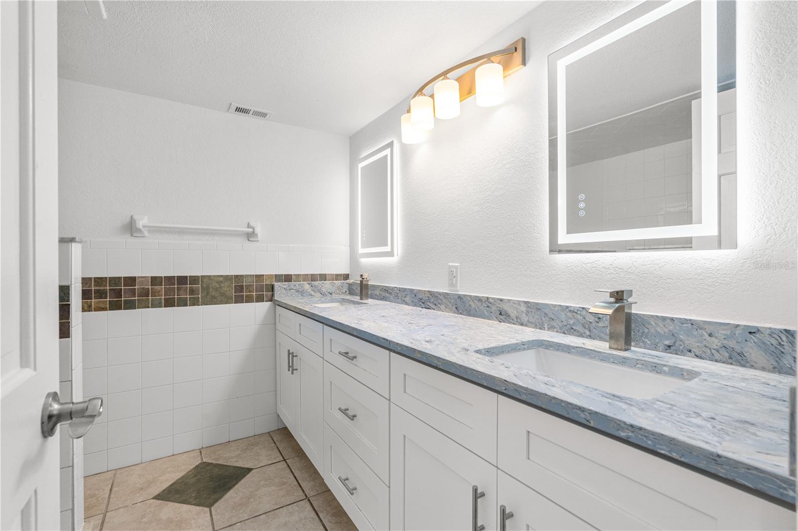 CLARK N 01/2 LT 04 02 18 30 - Residential