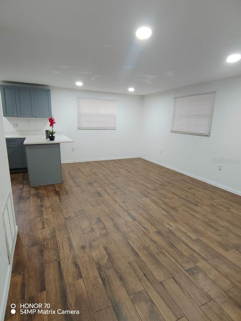 HOMESDALE COURT - Residential Lease