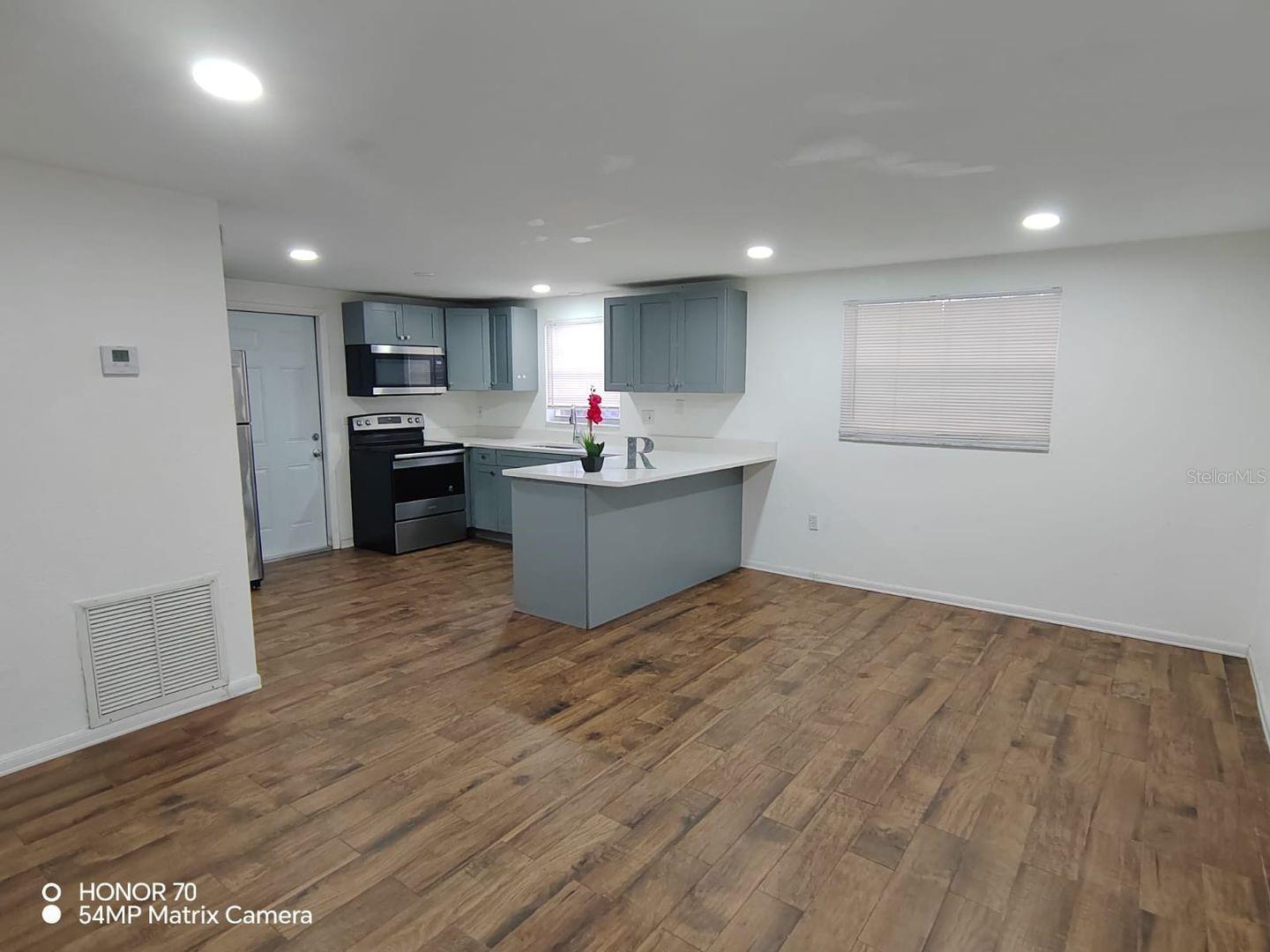 HOMESDALE COURT - Residential Lease