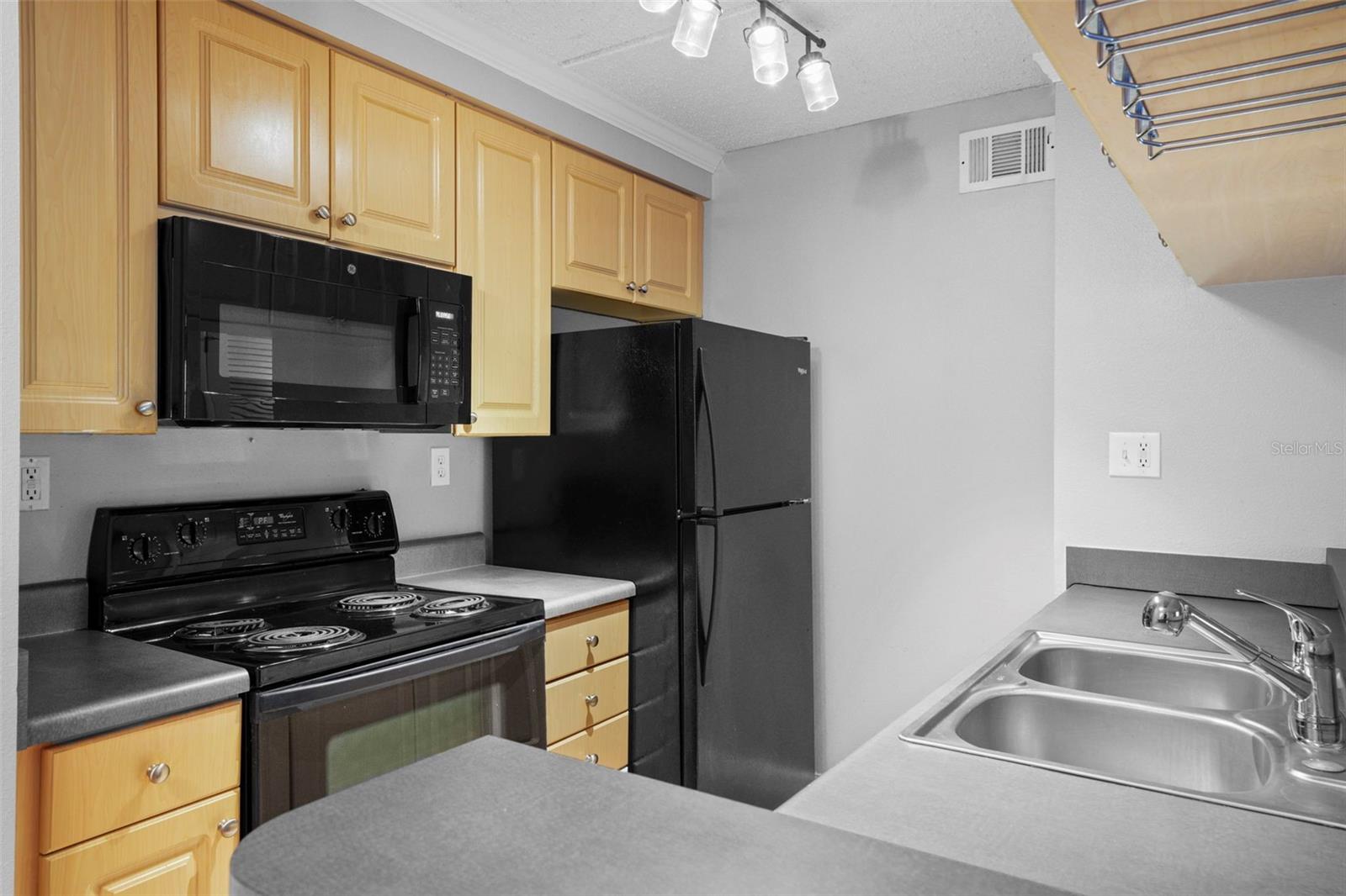 SIENA VILLAS AT BEACH PARK A C - Residential Lease