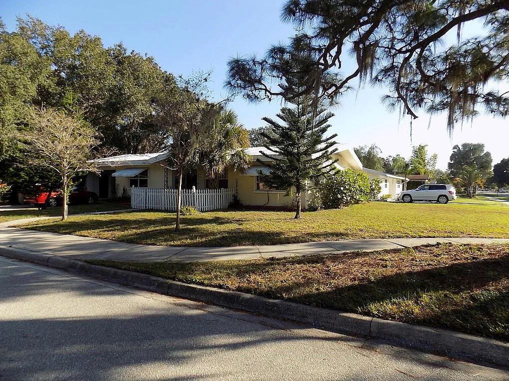 Photo of 2695 S East Avenue, Sarasota, FL 34239 (MLS # O6437558)