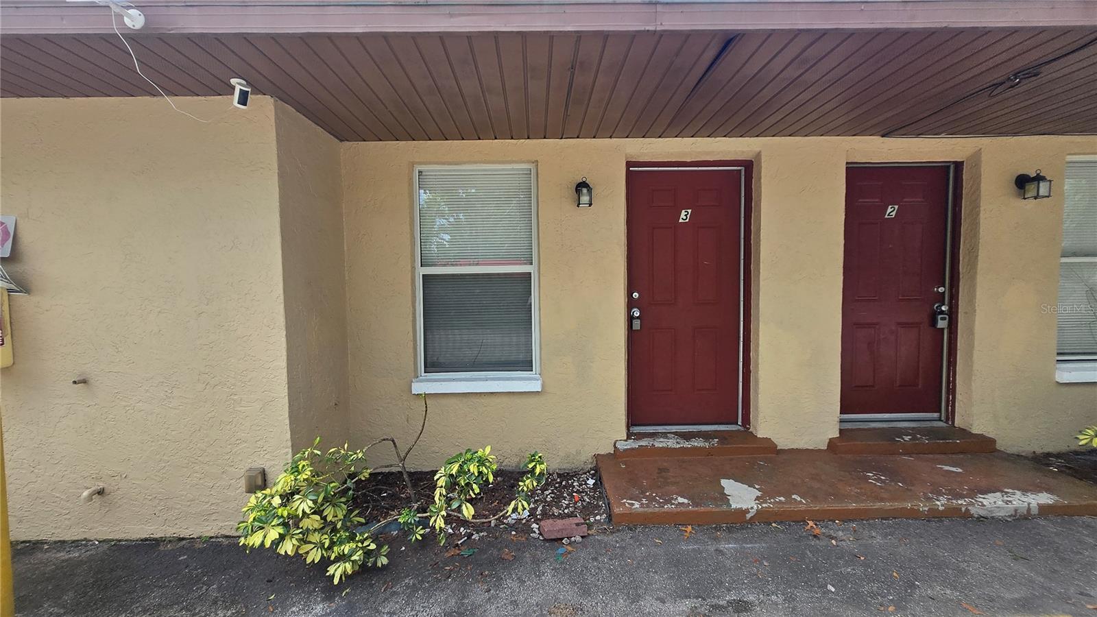 Available for immediate occupancy! This end unit features 1 bedroom, 1 bathroom with tile flooring throughout and freshly painted interior. The kitchen boasts granite countertops and black appliances. Great location, close proximity to major highways making it an easy commute to Downtown Tampa and Tampa International Airport. Only 2.5 miles to USF. $50/month water/sewer fee. Application Required $75/applicant 18 years or older. Lease admin of $150 due at move-in. Minimum qualifications include 600 or better credit score, verifiable gross monthly income of 3x the amount of monthly rent, no evictions or landlord tenant collections. Pets accepted on a case by case basis owner must approve, Pet Screening required. $30 monthly pet fee for approved pets.