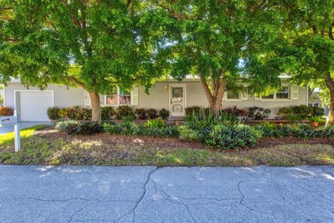 A home in LONGBOAT KEY