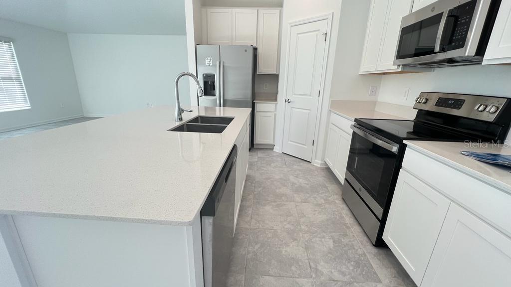 ASTONIA 50S - Residential Lease