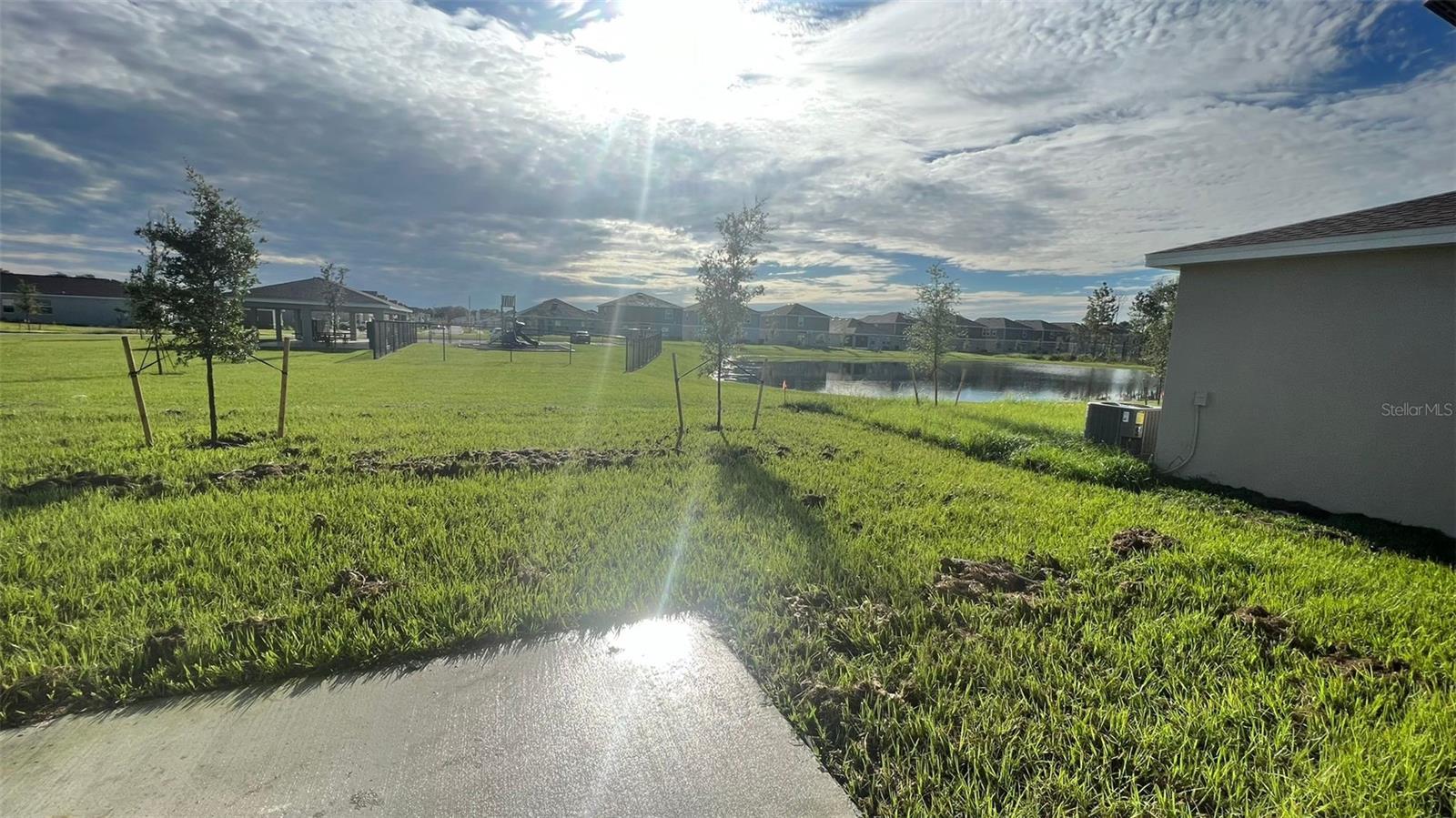 ASTONIA 50S - Residential Lease