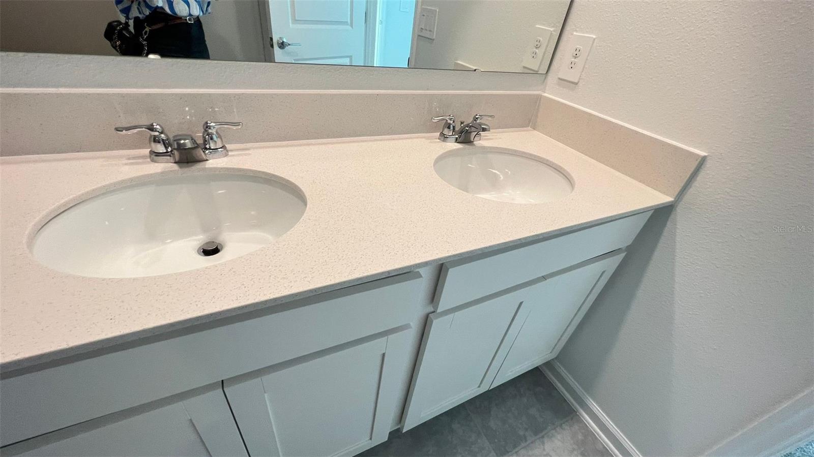 ASTONIA 50S - Residential Lease