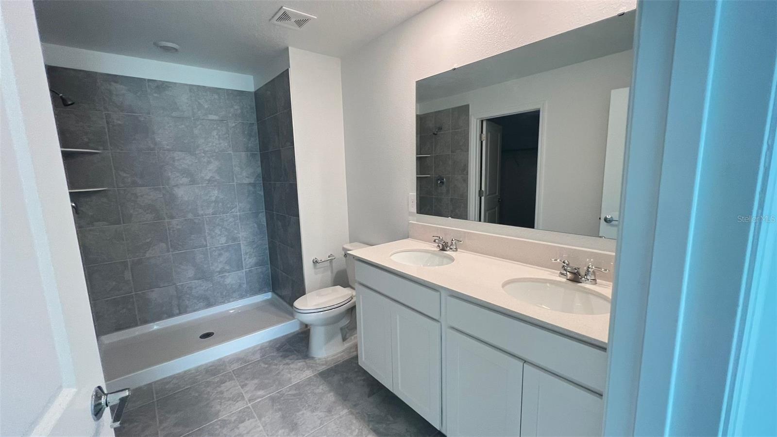 ASTONIA 50S - Residential Lease