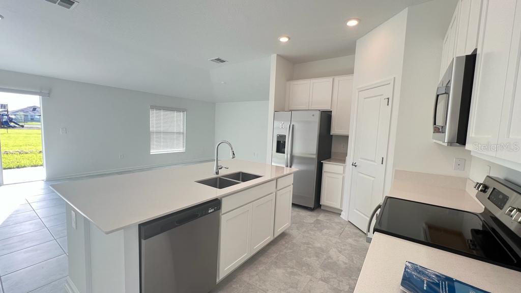 ASTONIA 50S - Residential Lease