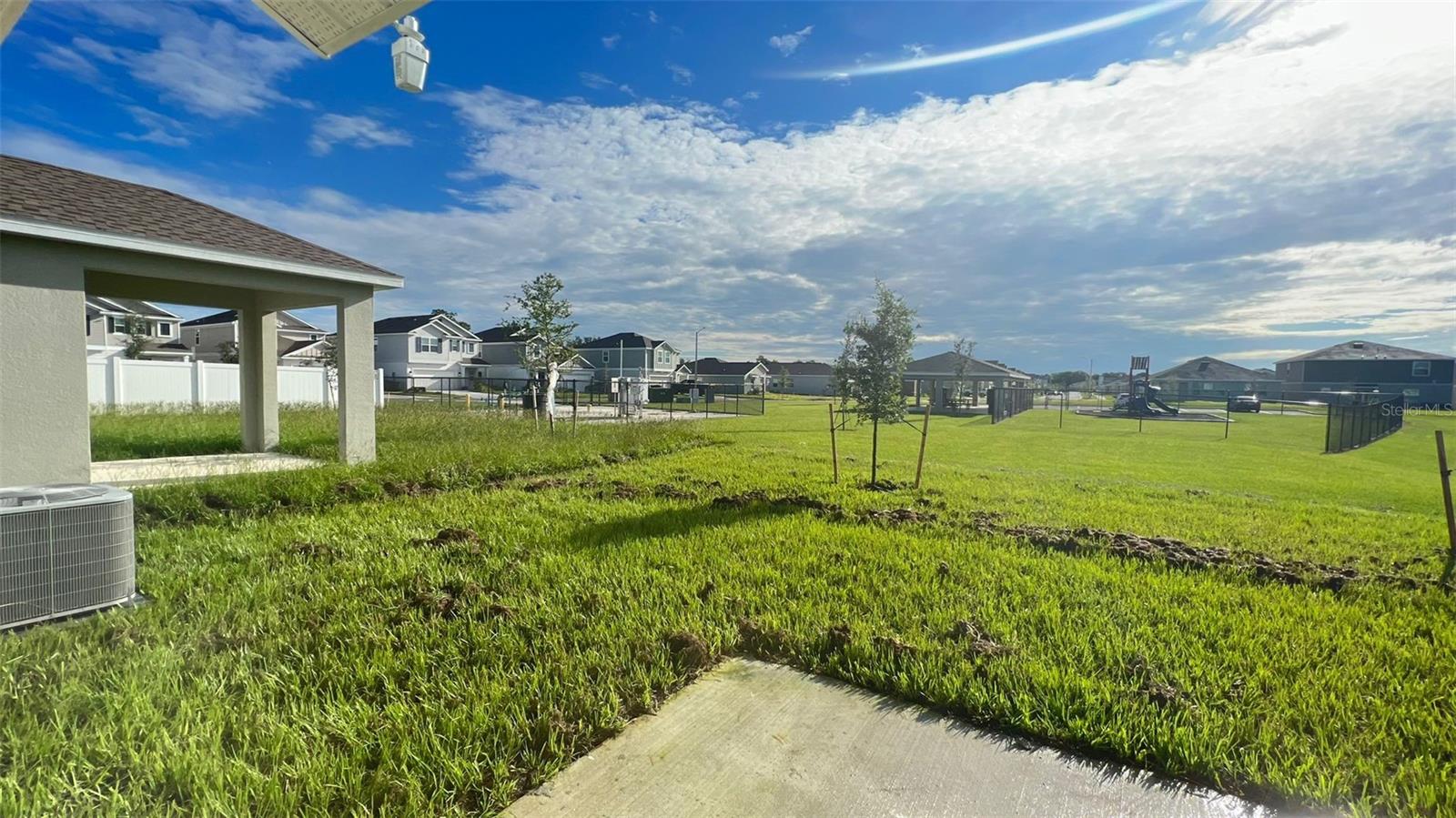 ASTONIA 50S - Residential Lease