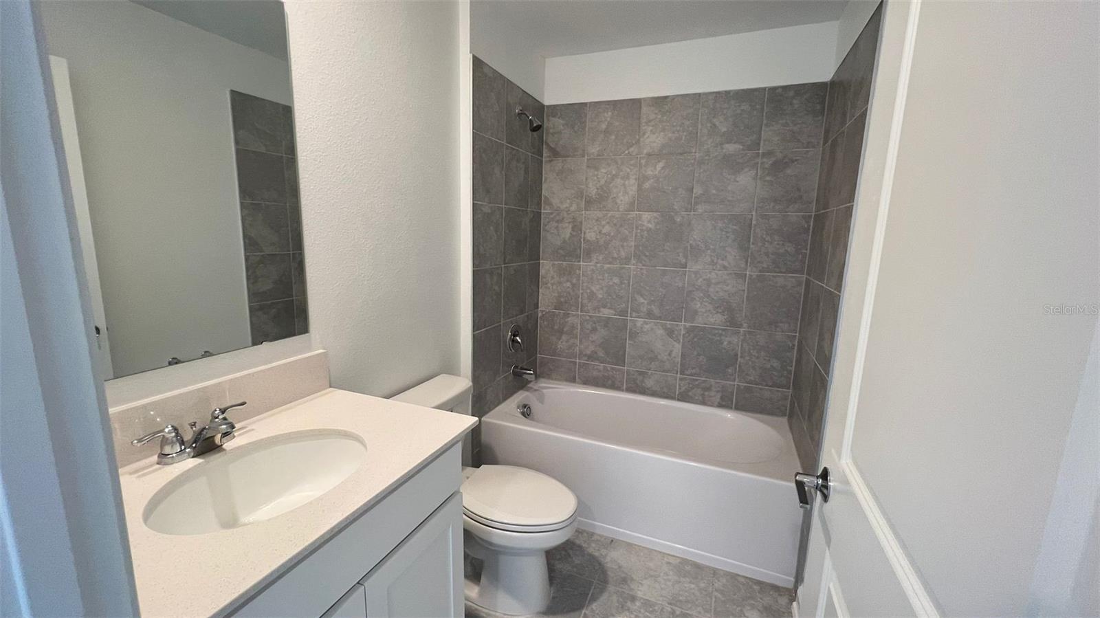 ASTONIA 50S - Residential Lease