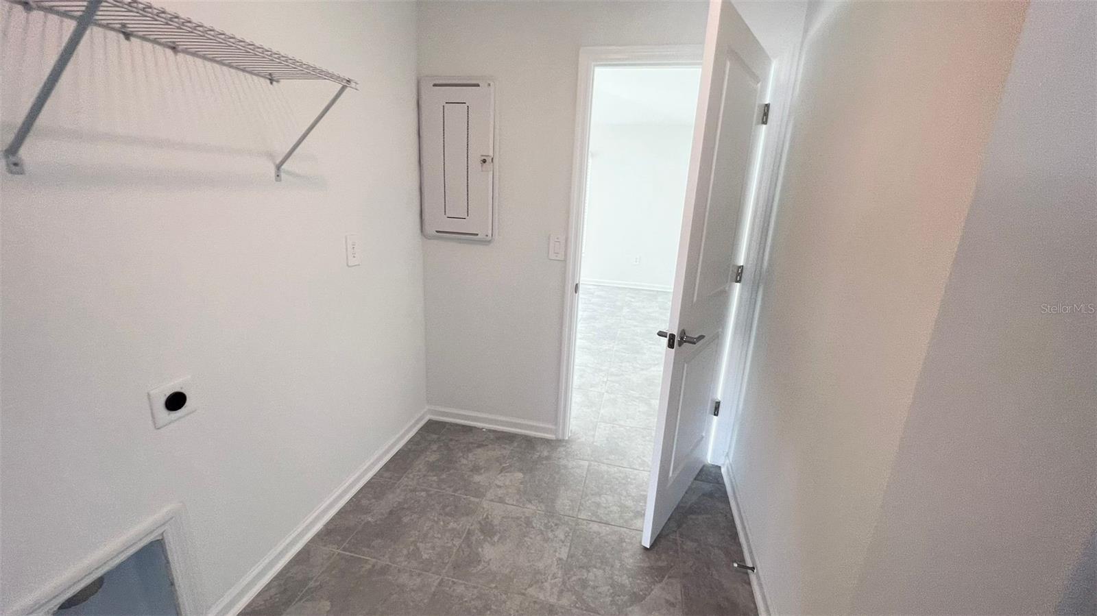 ASTONIA 50S - Residential Lease