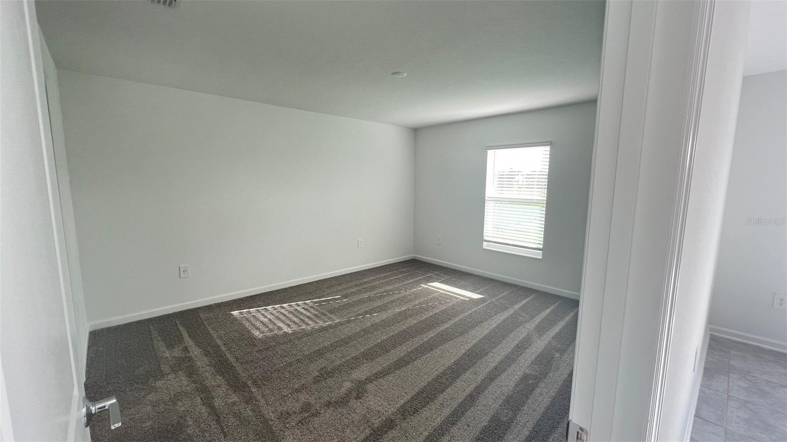 ASTONIA 50S - Residential Lease