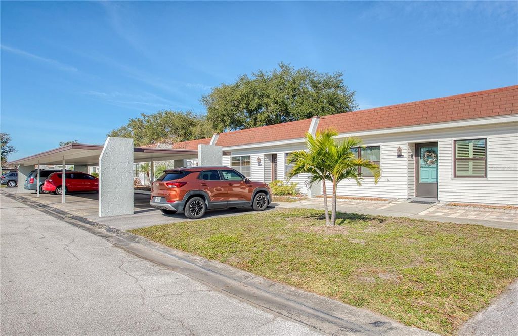 Photo of 13811 Mission Oaks Boulevard #E, Seminole, FL 33776 (MLS # TB8462997)