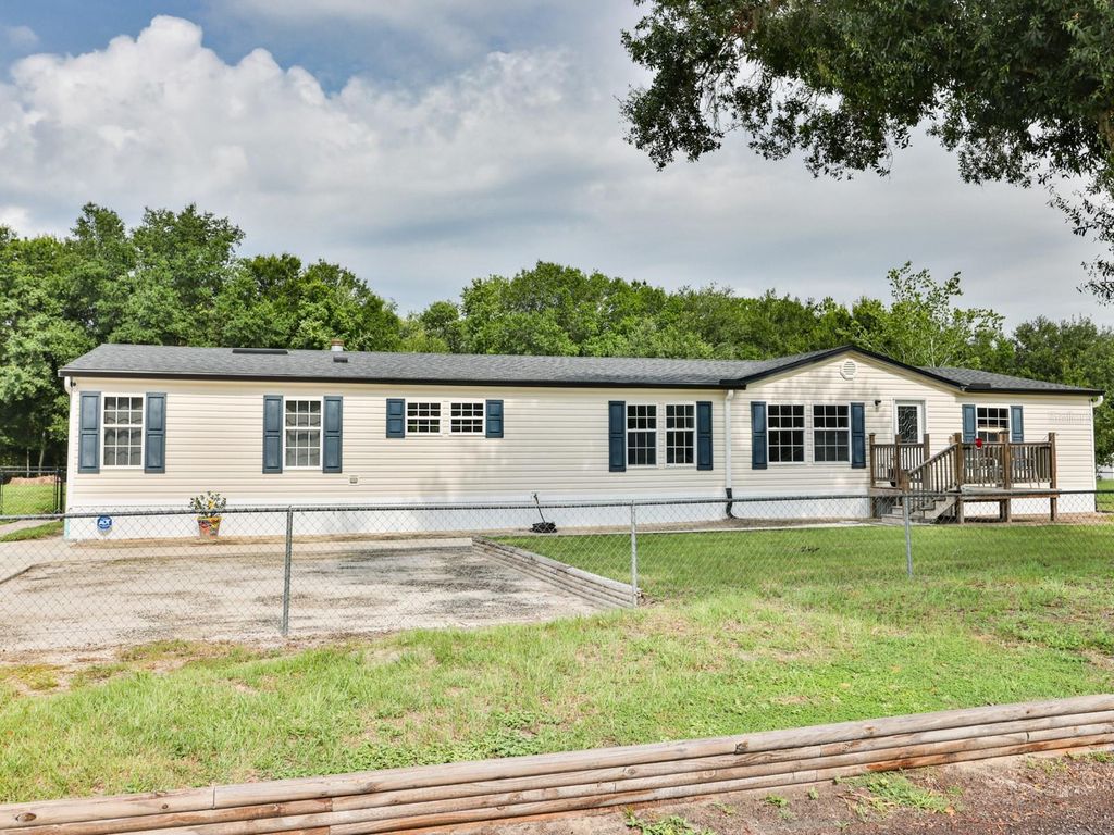 Photo of 1120 Saddlewood Boulevard, Lakeland, FL 33809 (MLS # L4963608)