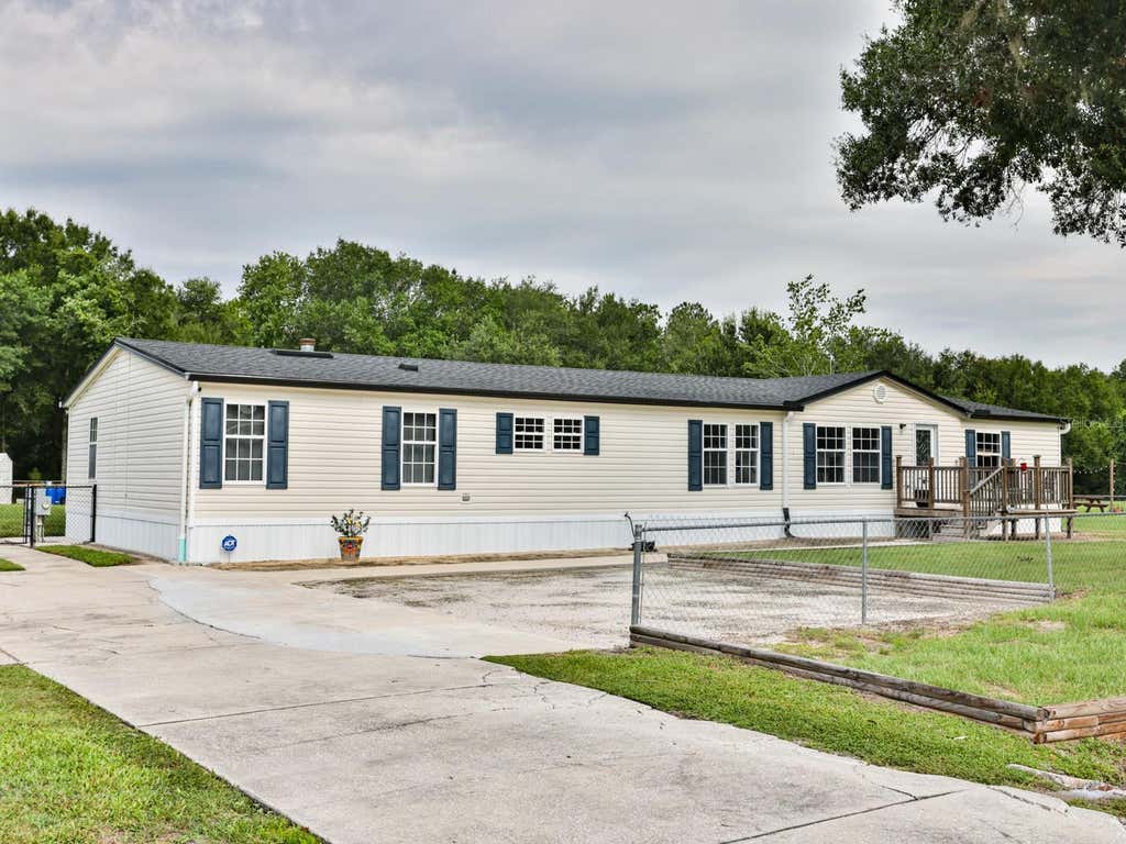 Photo of 1120 Saddlewood Boulevard, Lakeland, FL 33809 (MLS # L4963608)