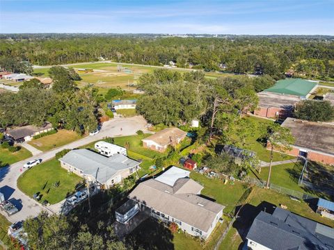 A home in LAKELAND