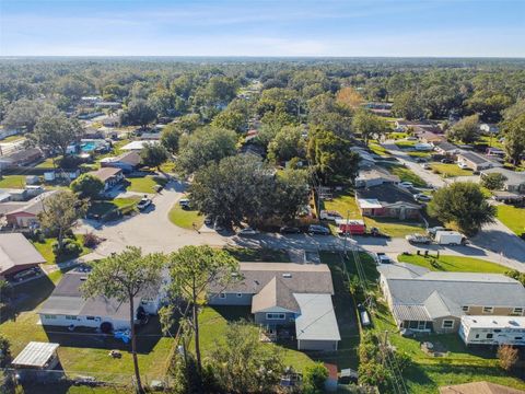 A home in LAKELAND