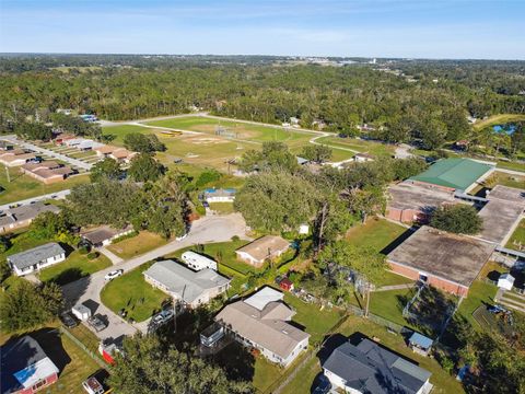 A home in LAKELAND