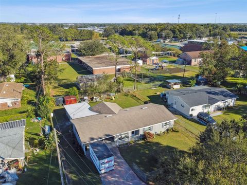 A home in LAKELAND