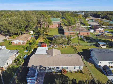 A home in LAKELAND