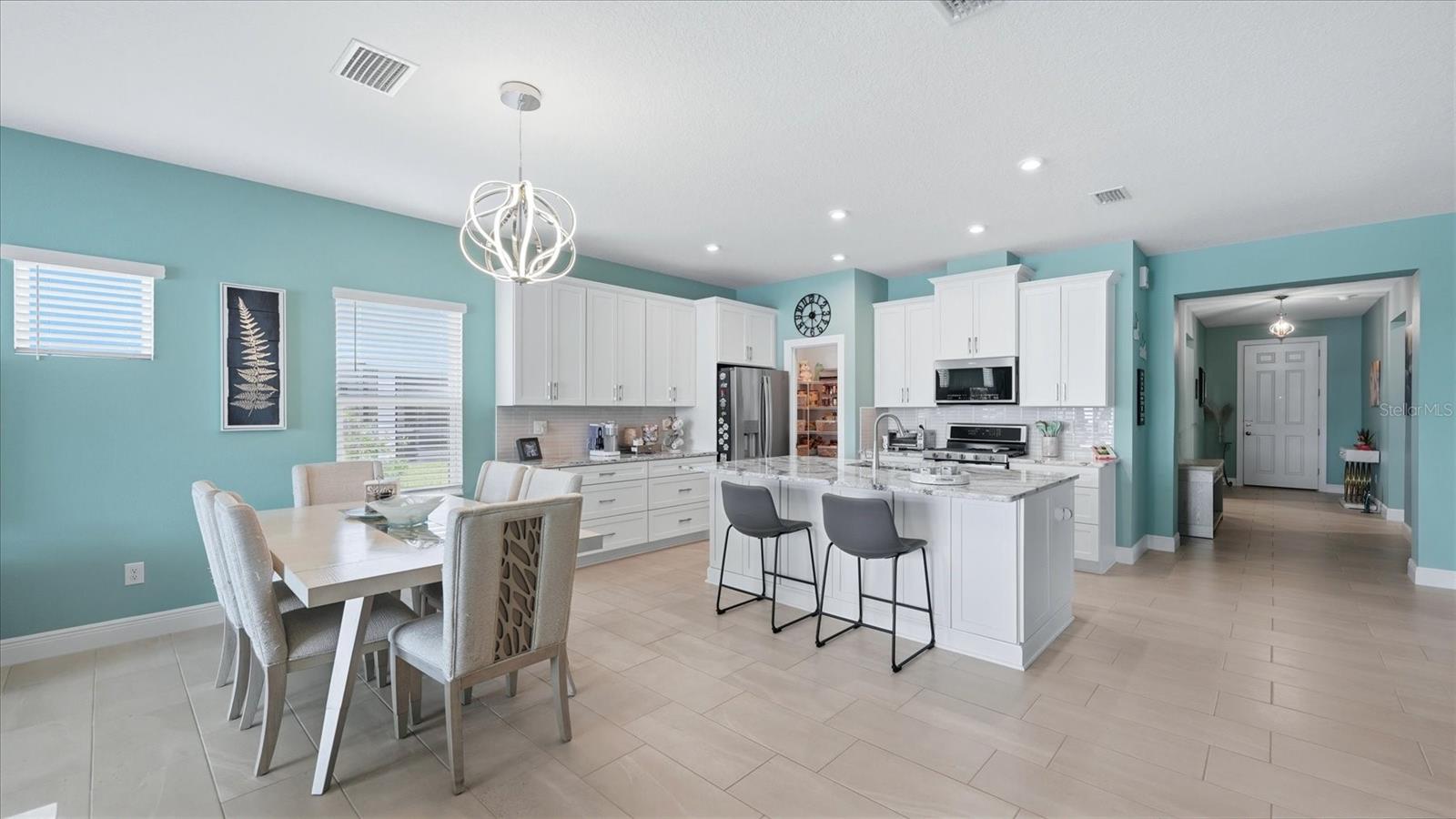 6230 ROADSTEAD COURT