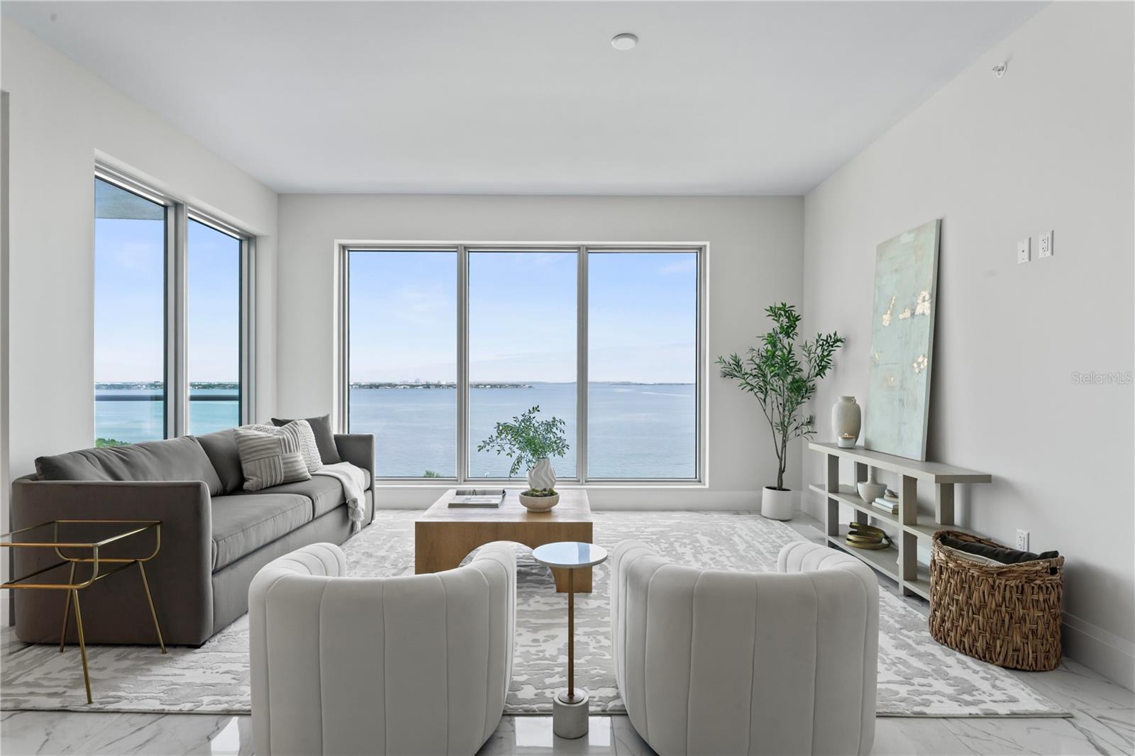ALTURA BAYSHORE - Residential