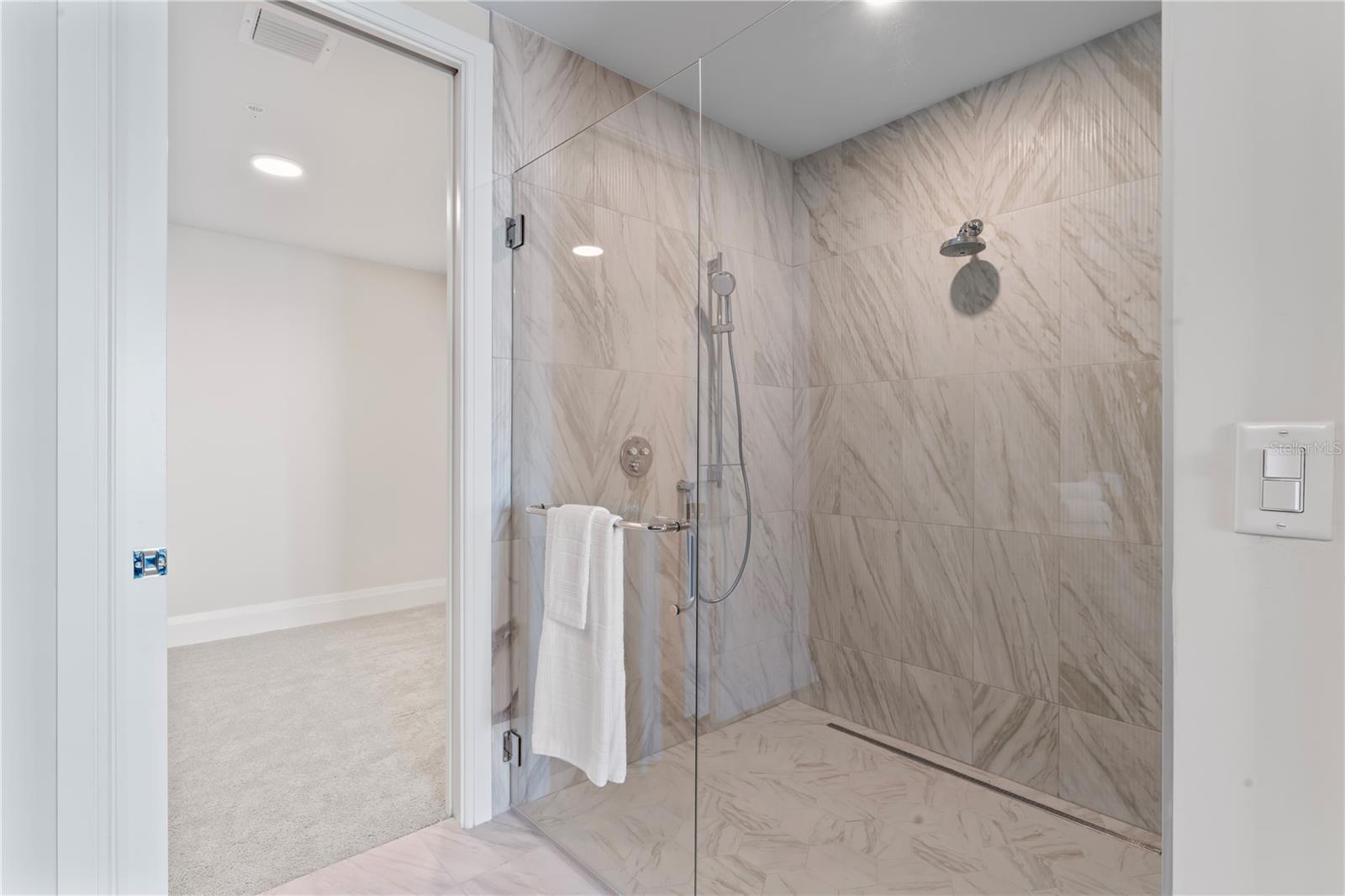 ALTURA BAYSHORE - Residential
