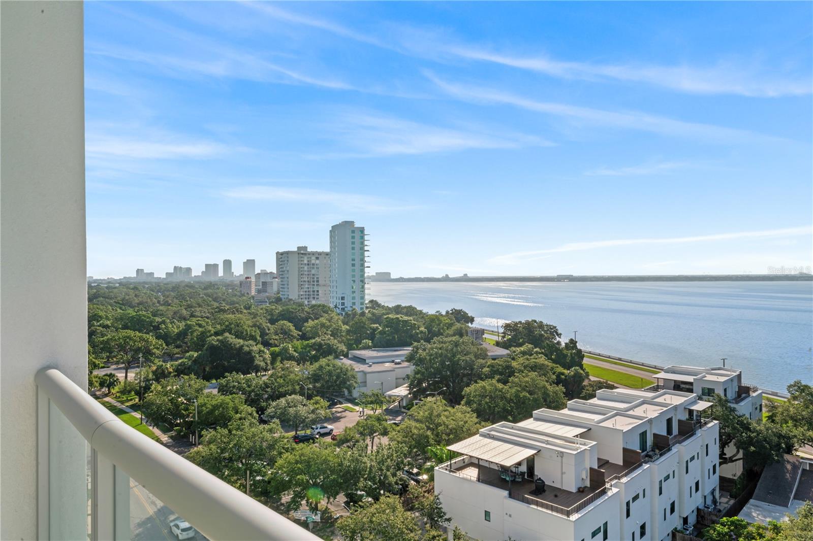 ALTURA BAYSHORE - Residential