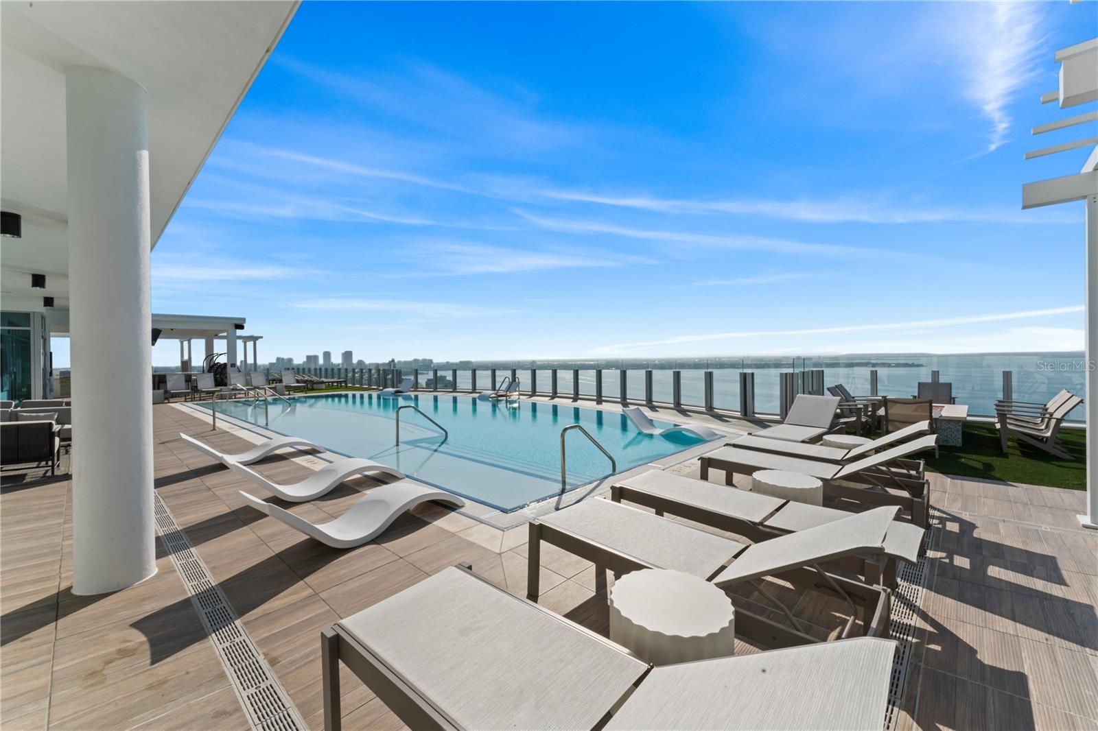 ALTURA BAYSHORE - Residential