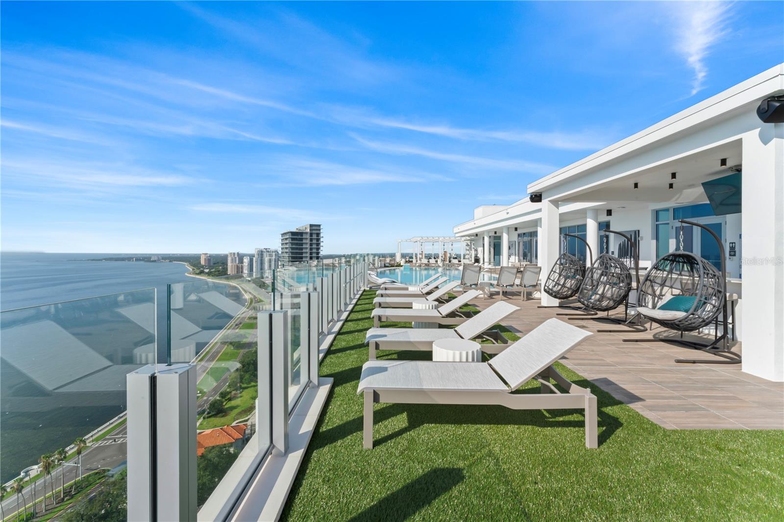 ALTURA BAYSHORE - Residential