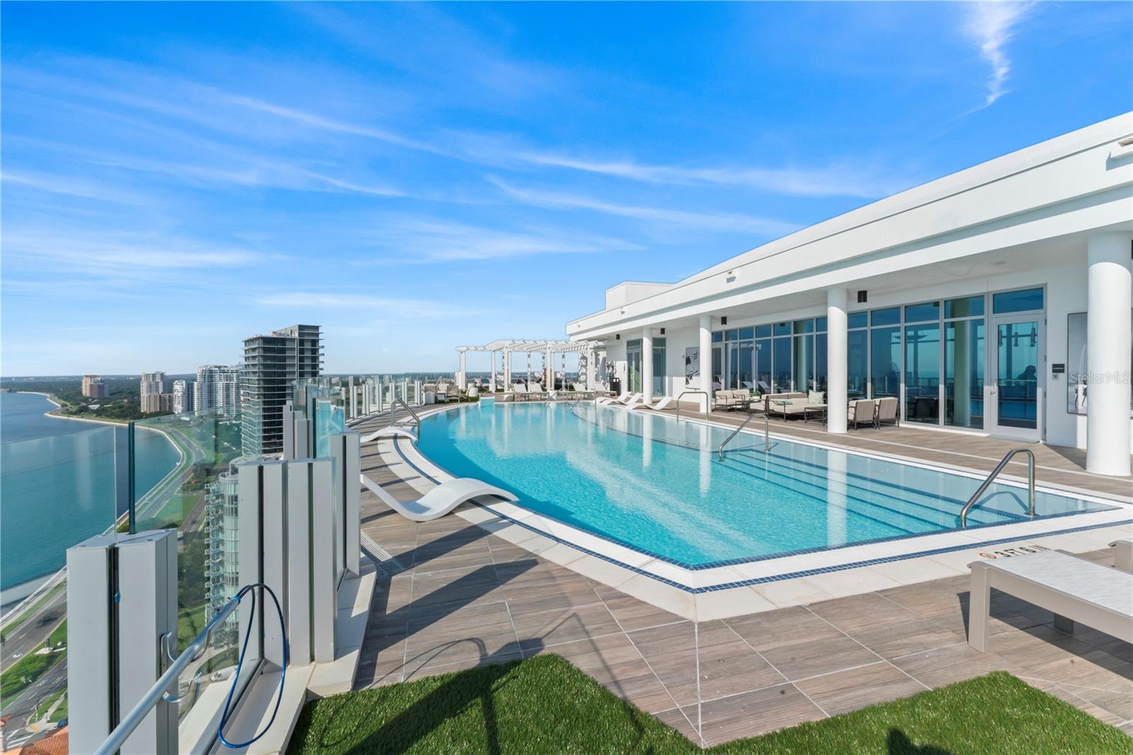 ALTURA BAYSHORE - Residential