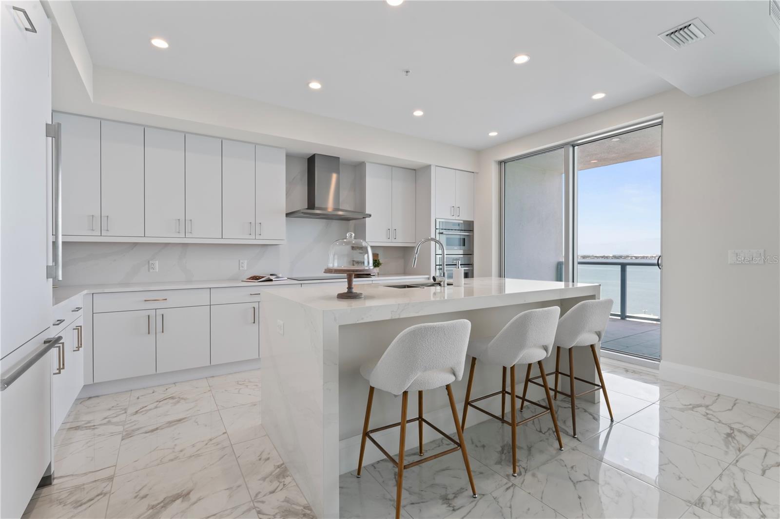 ALTURA BAYSHORE - Residential