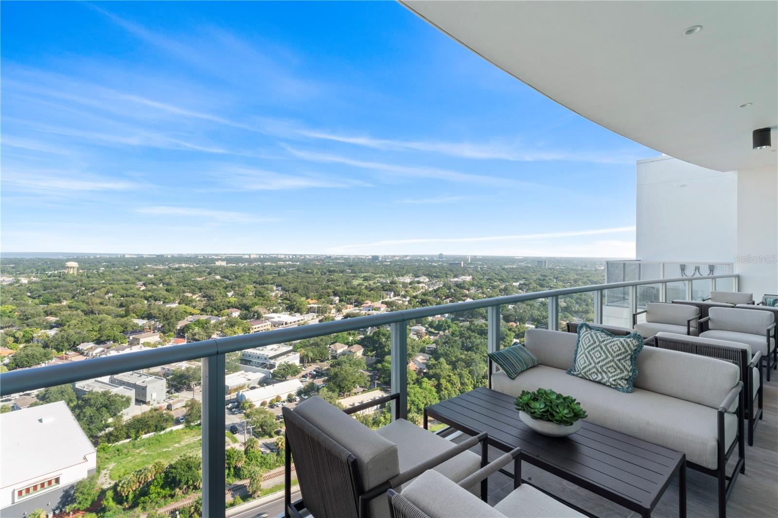 ALTURA BAYSHORE - Residential