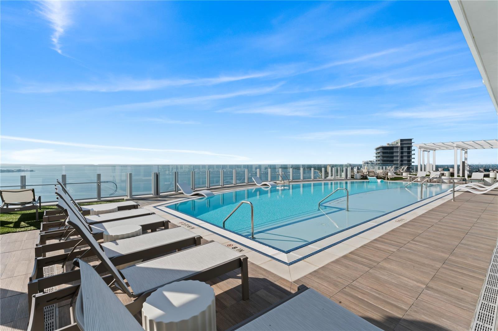 ALTURA BAYSHORE - Residential