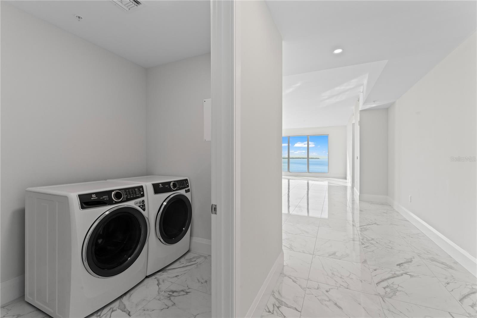 ALTURA BAYSHORE - Residential