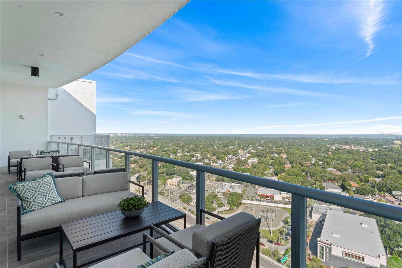 ALTURA BAYSHORE - Residential