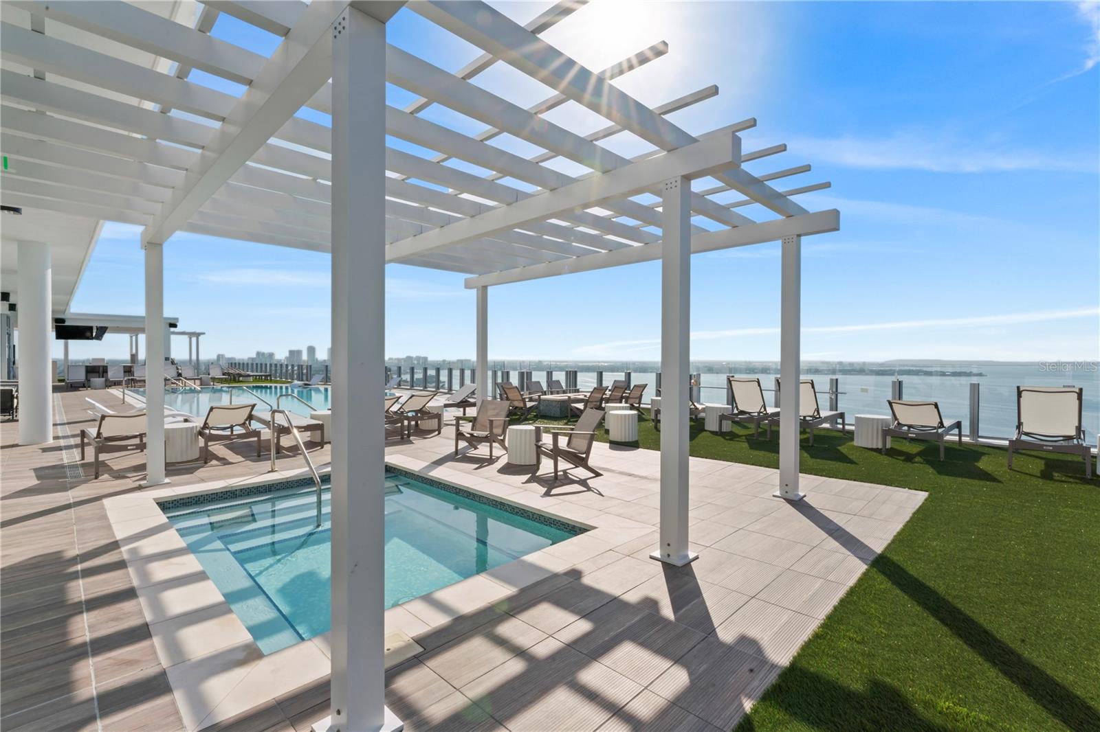 ALTURA BAYSHORE - Residential