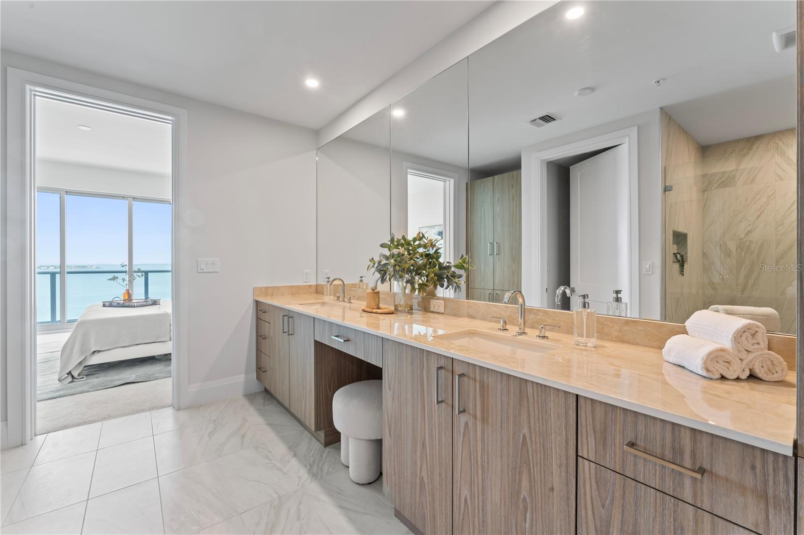 ALTURA BAYSHORE - Residential