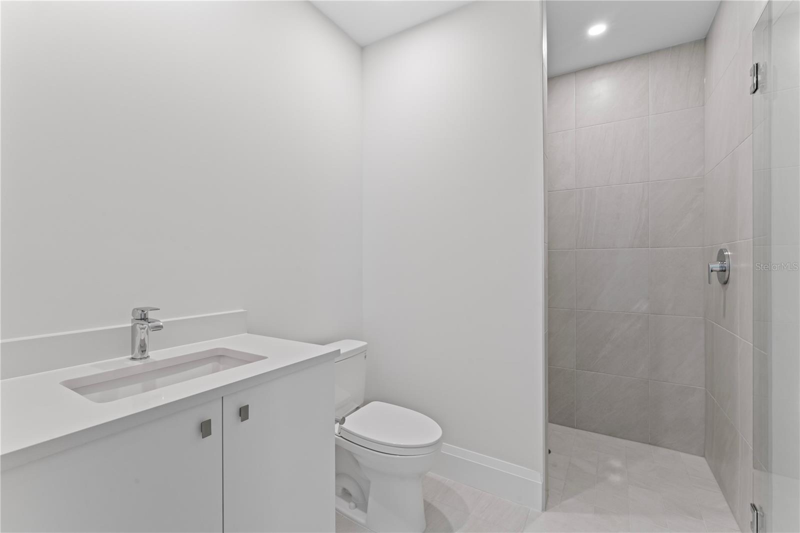 ALTURA BAYSHORE - Residential