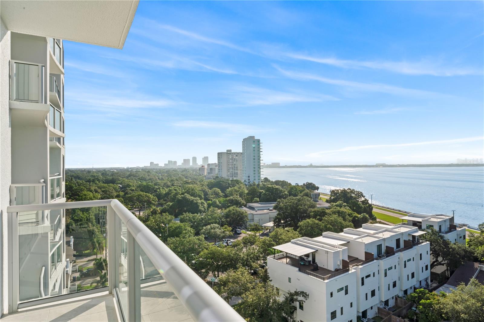 ALTURA BAYSHORE - Residential