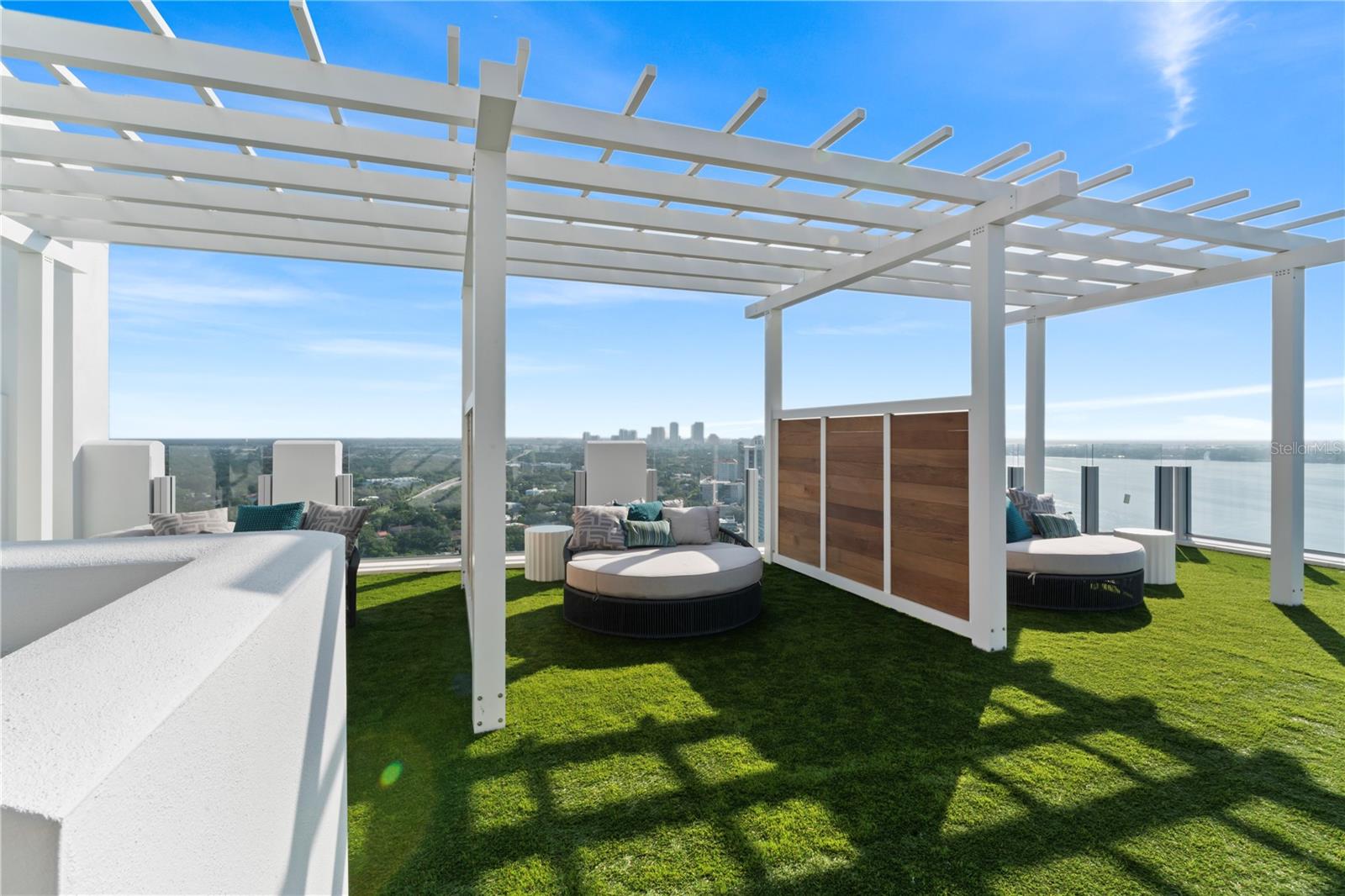 ALTURA BAYSHORE - Residential