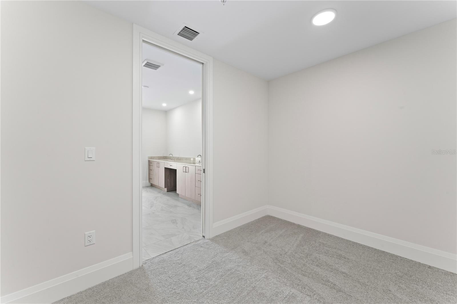 ALTURA BAYSHORE - Residential