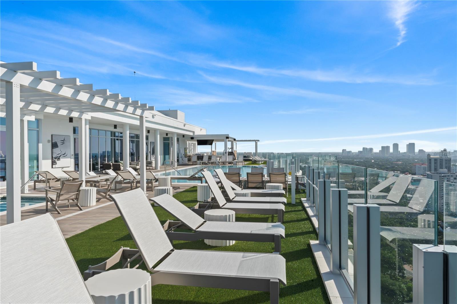ALTURA BAYSHORE - Residential