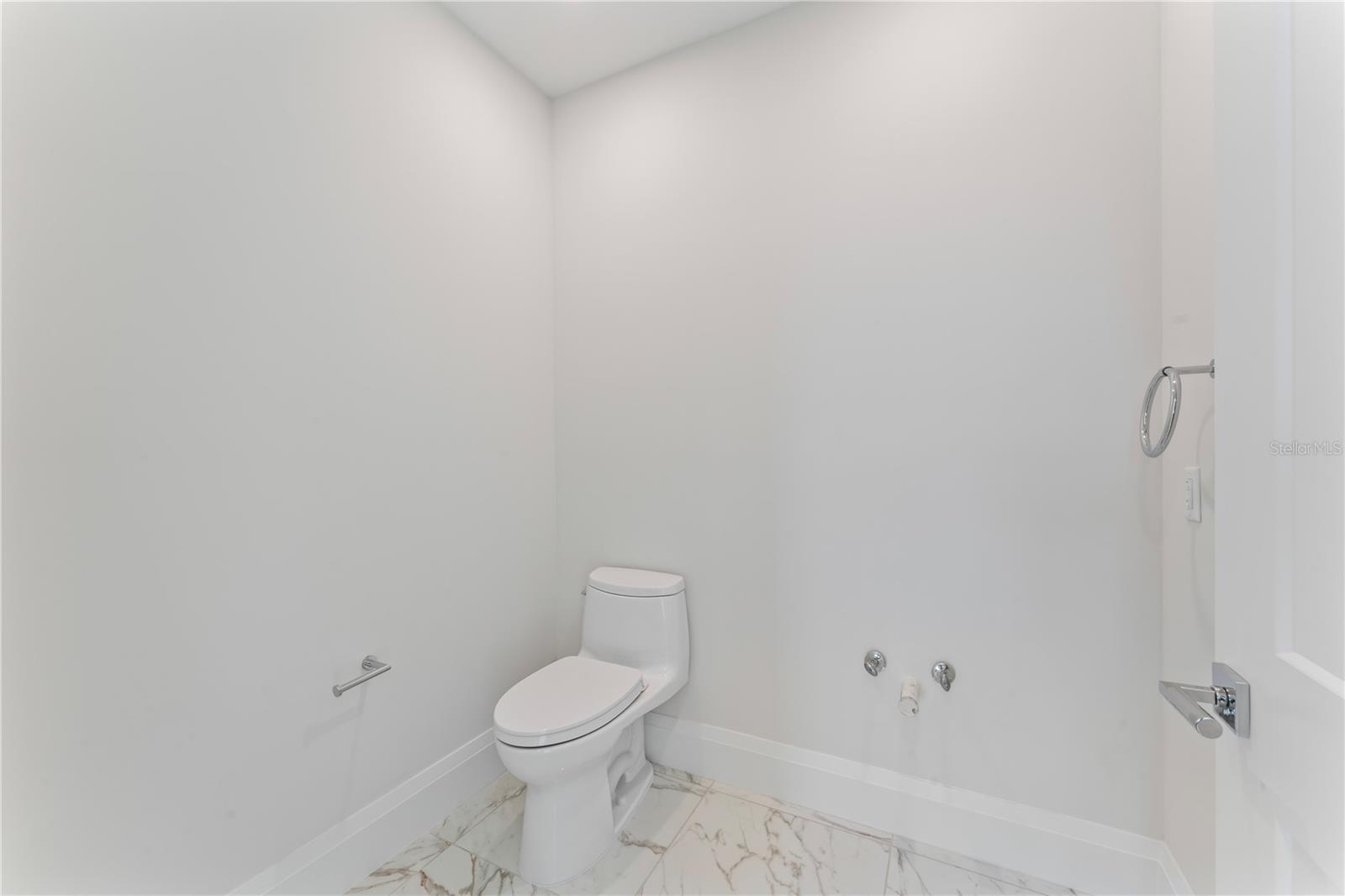 ALTURA BAYSHORE - Residential