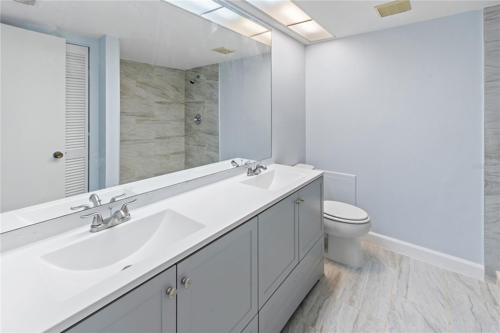 HOLIDAY LAKE VILLAS CONDO - Residential