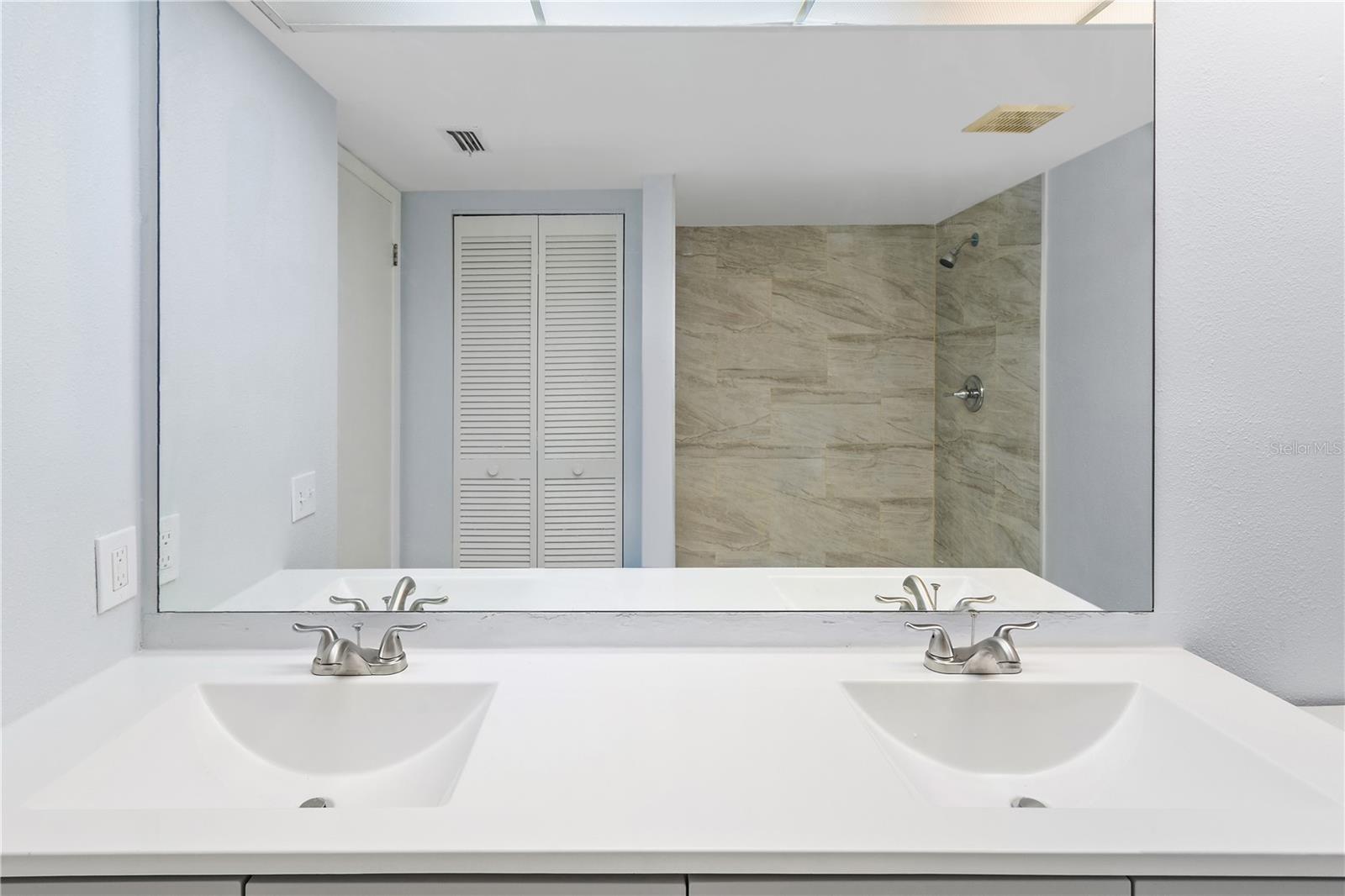 HOLIDAY LAKE VILLAS CONDO - Residential