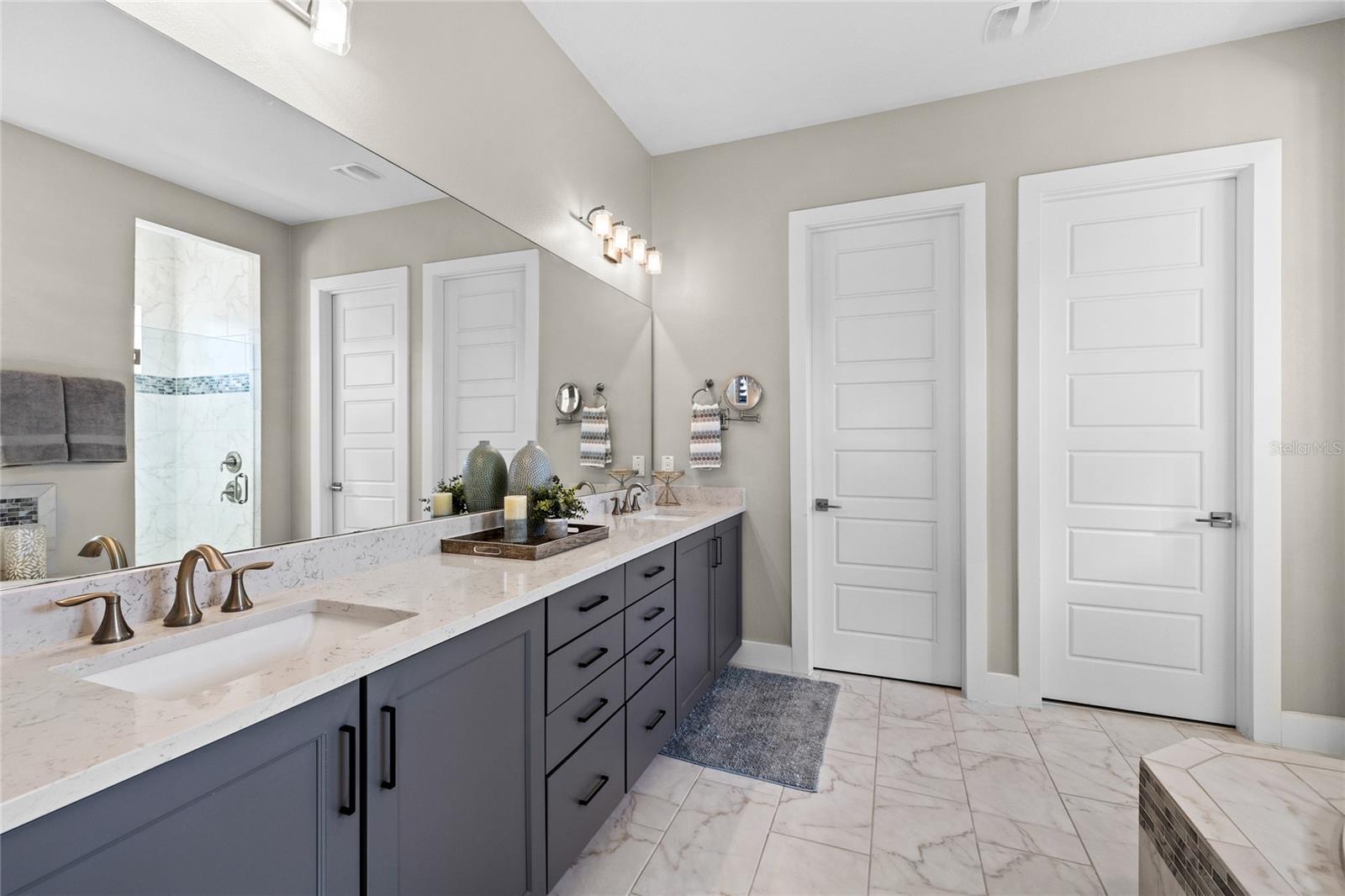 HEATHROW COUNTRY ESTATE - Residential