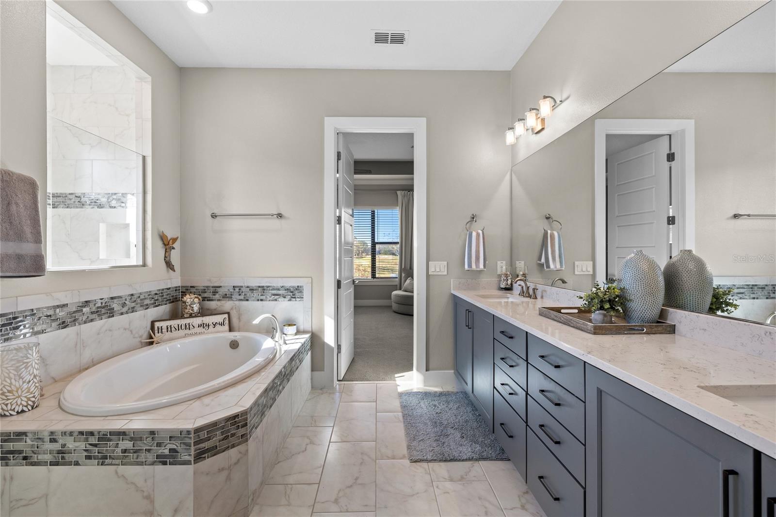 HEATHROW COUNTRY ESTATE - Residential