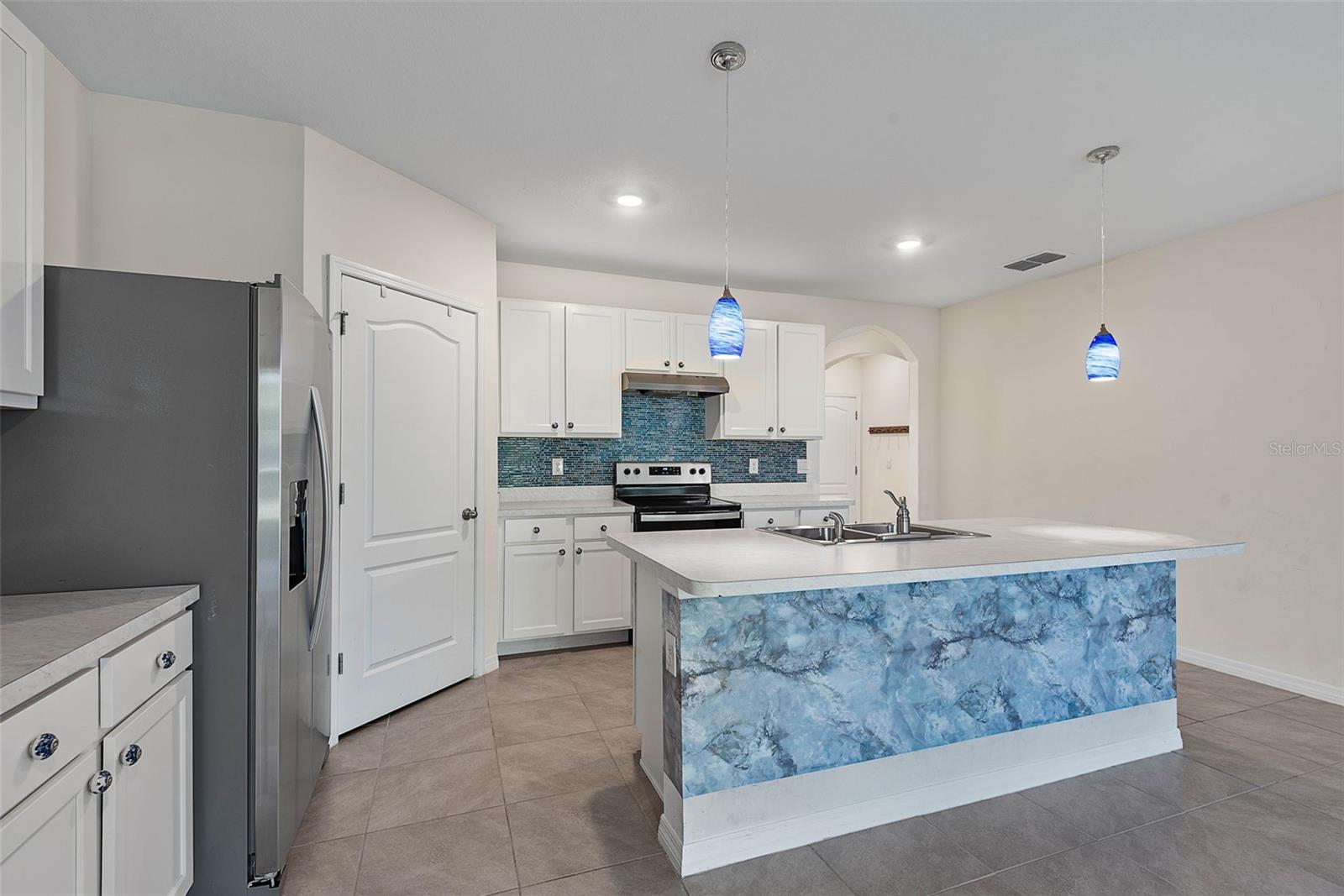 WOODBRIDGE LKS/EDGEWATER - Residential